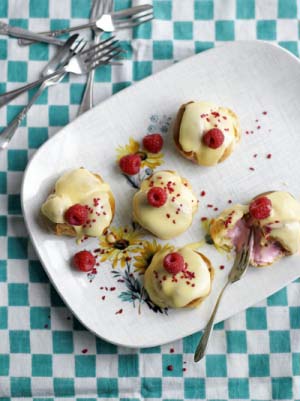 Passion&ndash;berry choux buns
