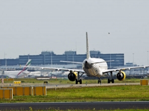 Dutch security forces respond to plane alert