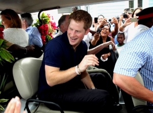 UK tabloid prints naked Prince Harry pictures